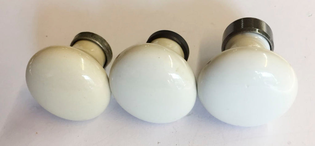 Porzellanknopf cream dunkelbrauner Fuß Ø 30 mm