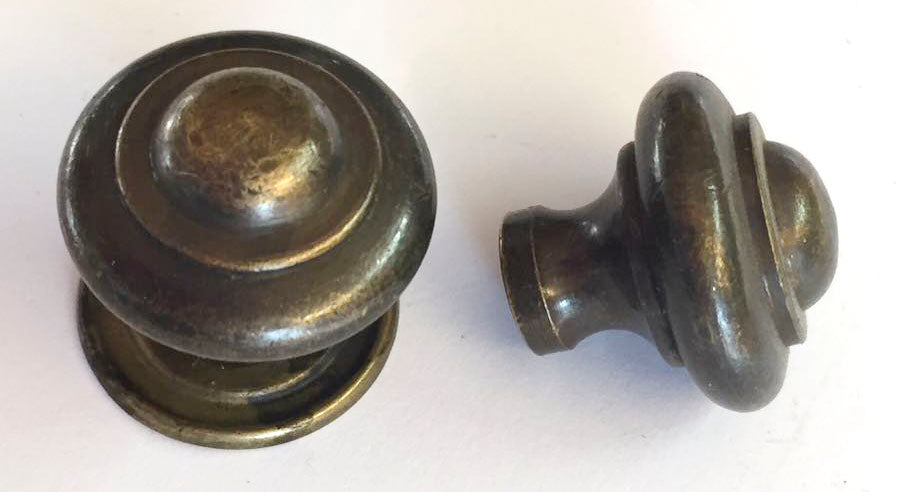 Knopf Rustico gerillt Messing Antik mit Unterlagsplatte