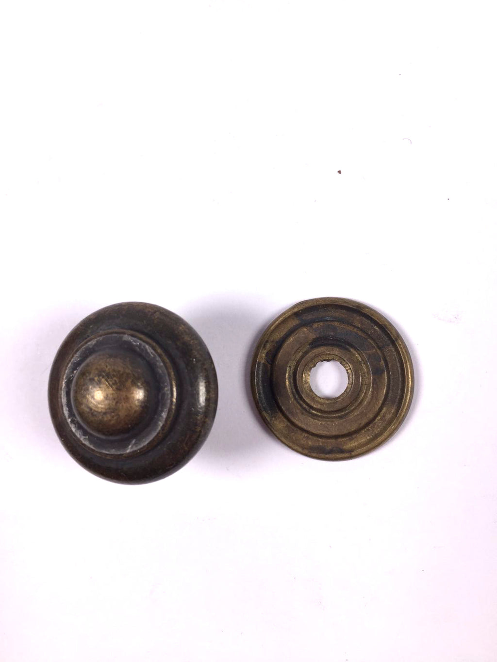 Knopf Rustico gerillt Messing Antik mit Unterlagsplatte