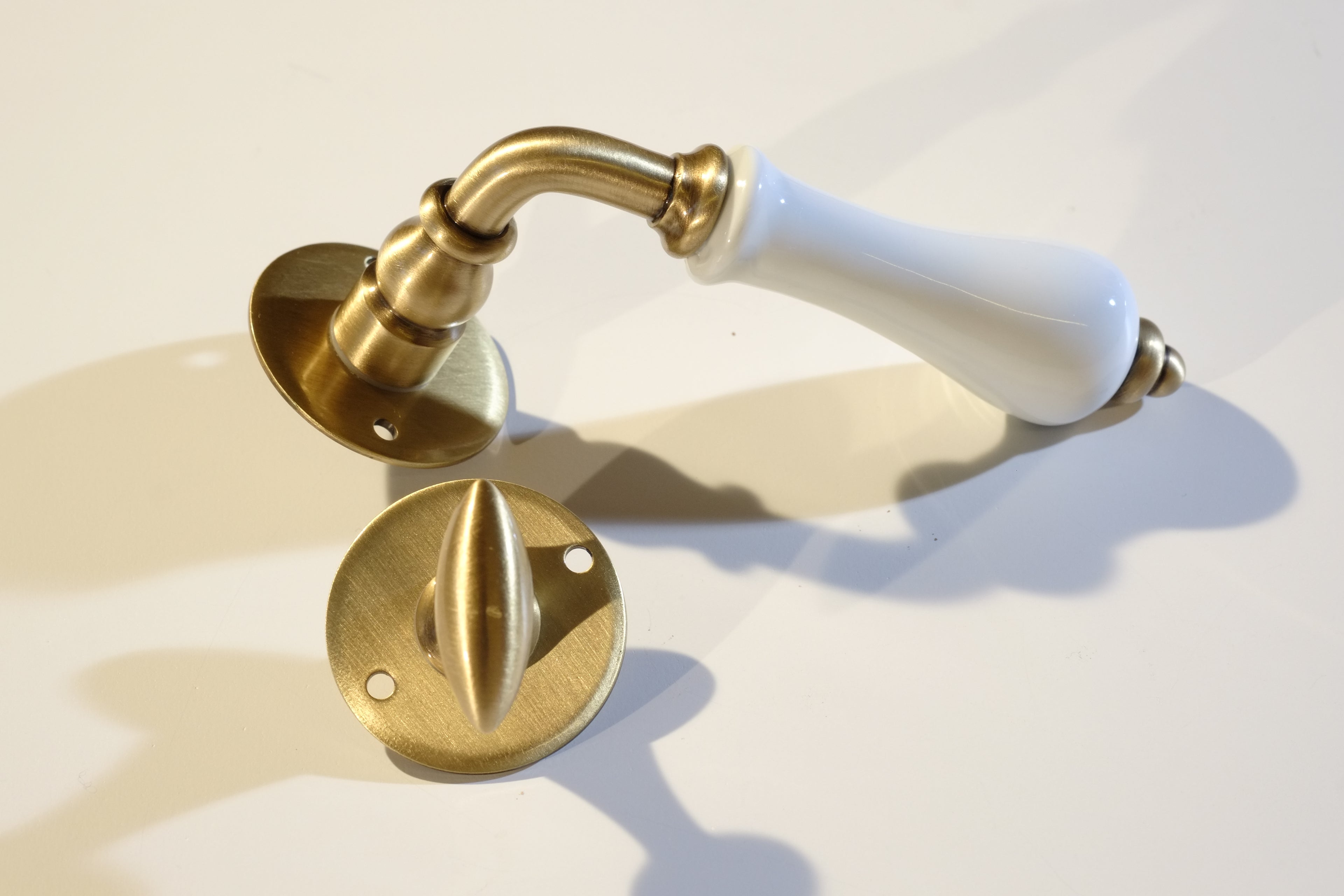 Badezimmer-Verriegelung Messing satiniert